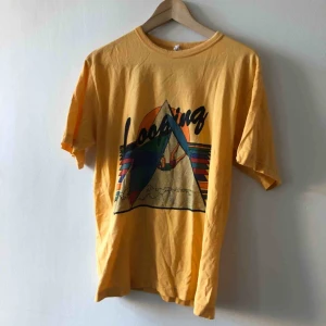  - Snyggt urtvättad vintage T-shirt - 90-tal - Kan hämtas i Uppsala eller skickas mot fraktkostnad 