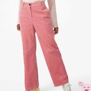  - säljer mina älskade manchesterbyxor (billigt!!) från monki! sparsamt använda, säljer pga används tyvärr inte längre :( först till kvarn!! frakt = 25-30kr, möts annars upp