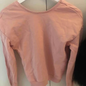  - Tröja från NA-KD, storlek XS. Aldrig använd. Köparen står för frakten 💕