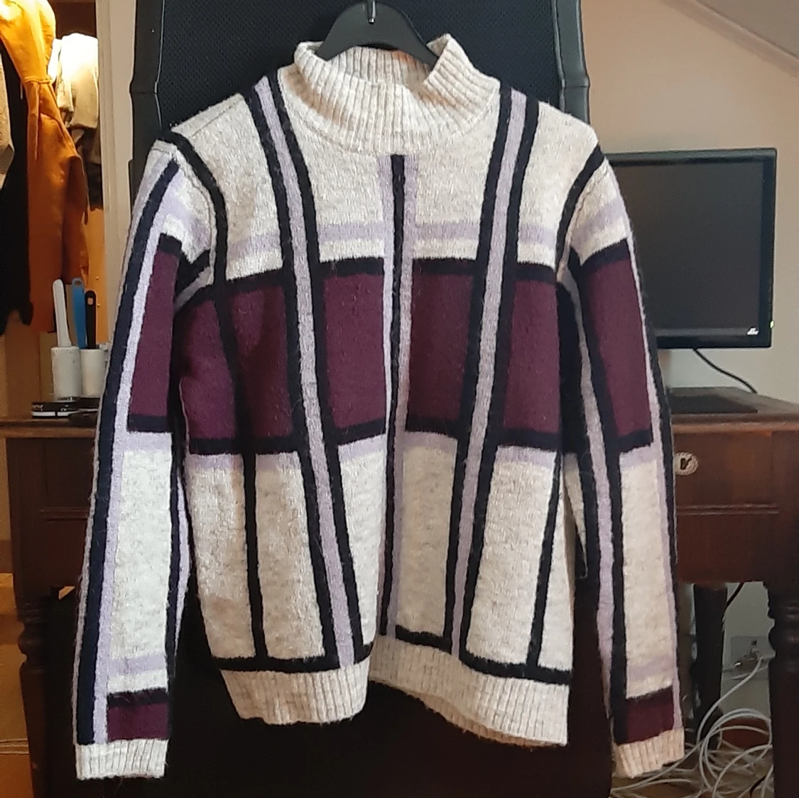 Stickad mönstrad tröja