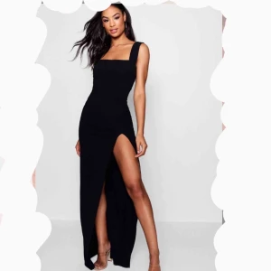  - Maxiklänning från boohoo i modellen Tall. Endast testat! Passade mig i längden och jag är 178cm lång. Frakt tillkommer.