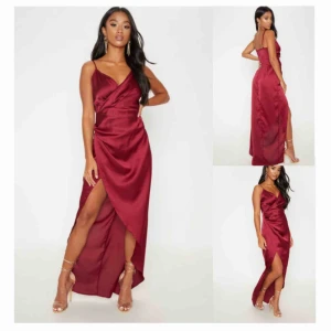  - Jättefin röd maxiklänning, passar perfekt till balen! Aldrig använd, endast testad❤️ Frakt 63 kr