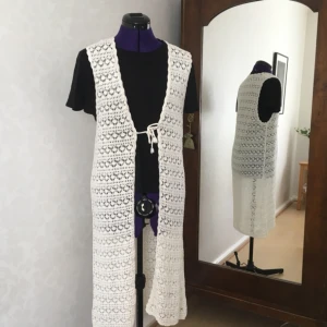  - Virkad kofta strl M. Frakt tillkommer 