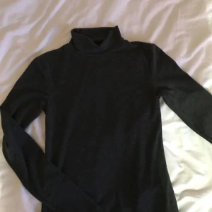  - Polotröja, använd 1 gång, köpare står för frakt💞 