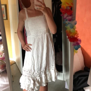  - Klänning från indiska, nypris 600kr. (Behöver strykas, därav låga priset). Fint skick!🌸