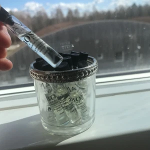  - 15 stycken mini-parfymer fån Hugo boss. 6ml i varje, så det går bra att ha i handbagaget på flyget. Perfekta att ha med i väskan eller på en weekend! 😍 Säljes för 5kr/styck! Om du passar på att köpa något annat av mig blir frakten dessutom helt gratis ☺️