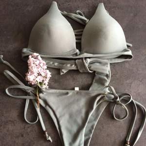 Push up military green bikini. I can meet in malmö or close, if not the costumer pays for the delivery