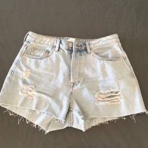  - Snygga shorts från hm som är nästintill oanvända! 