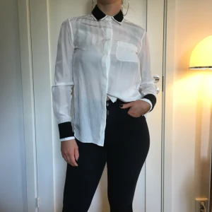  - Skjorta från Whyred strl S. Frakt ingår