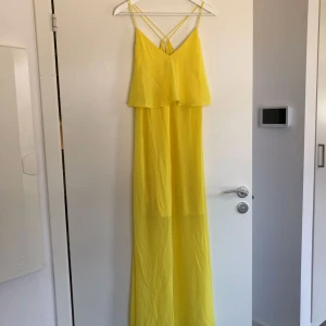  - Långklänning. Aldrig använd. 