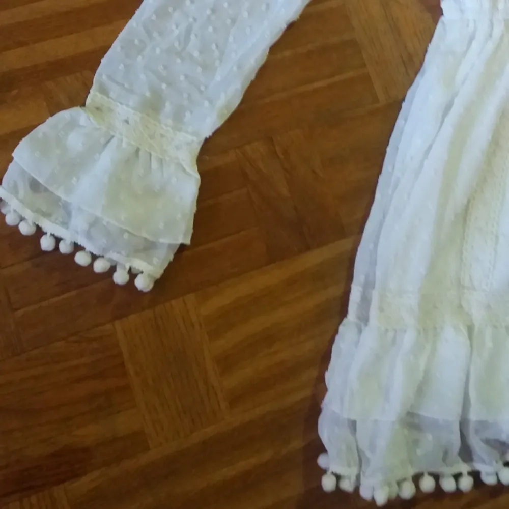 Aldrig använd klänning i en storlek Small. Elastisk midja.  Kommer ifrån Japan och är därför väldigt kort. Rekommenderar ett par tjocka tights eller shorts under.. Klänningar.