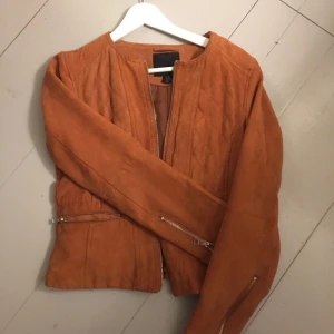  - Orange mockajacka från new yorker, använd ett få tal gånger! Ord pris 399kr 