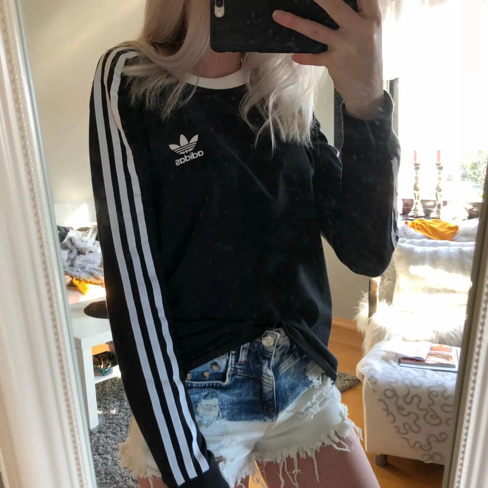 Adidas tröja. Hoodies.