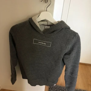  - Aldrig använd tjocktröja från Gina!! 