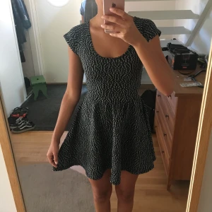  - Suuuperfin klänning från Urban Outfitters. Sitter sjukt bra!!! Fin i ryggen också