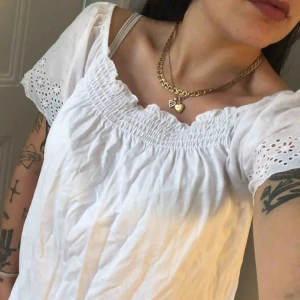  - En topp från Primark. Storlek 38/medium, damstorlek. Skick: 9/10. Levereras nytvättad. Postas endast, (18kr) frakten är inräknad i priset. Mvh Marija & Nugget