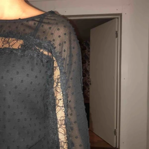  - Fin blus från Zara, knappt använd. Köparen betalar frakt😊