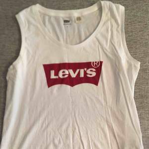 Levis t-shirt , stl M men passar även en S.