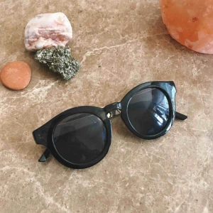  - Snygga solglasögon får gå vidare till nästa från & other stories! 