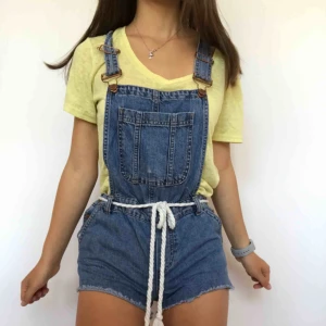  - Blir tvungen att sälja mina favoritshorts då de blivit aningen för små. Använda men i väldigt bra skick. Frakt ingår i priset 