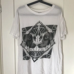  - Oversized! Superskönt tunt tyg. Köpare står för frakt💕