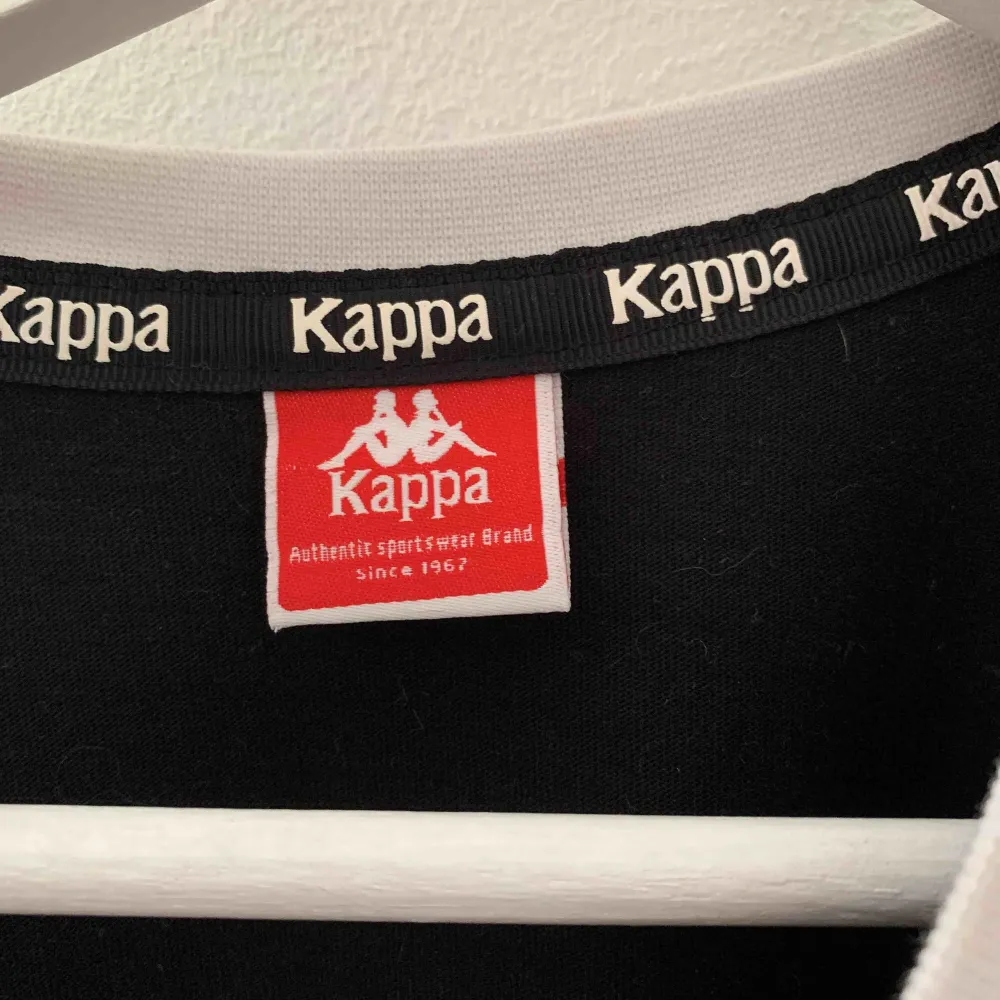 Kappa T-shirt, inte alls använd mycket. Frakt 40kr💞. Skjortor.