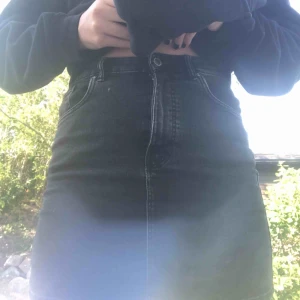  - Den perfekta svarta jeanskjolen från Zara🖤🖤🖤🖤