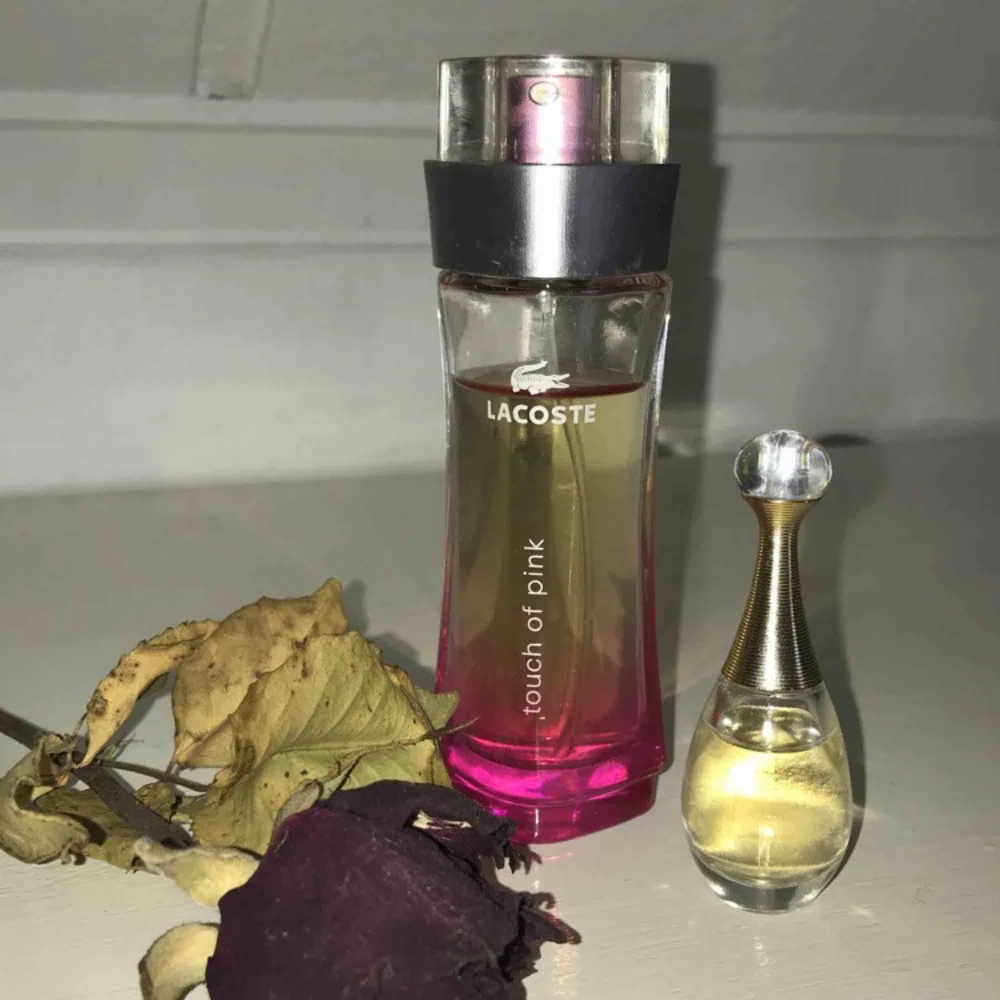 Lacoste Touch Of Pink parfym och en liten J’adore Cristian Dior parfym. 70kr/st. Frakt tillkommer . Accessoarer.