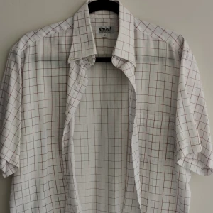  - Skjortor av olika slag 20kr styck 