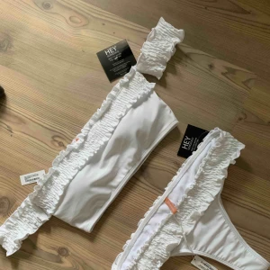  - Oanvänd bikini med alla lappar kvar. Ej testad!!  Inköpt för ca 350kr. Säljer pga har en likadan i annan färg.  Möts upp i Stockholm, annars står köparen för frakten!