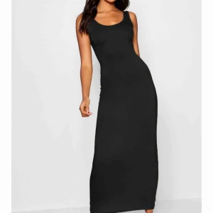  - Två Boohoo klänningar (grå & svart) säljer för 100kr styck. Fråga om bild på (SVARTA ÄR SÅLD❗️)