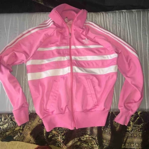 - Rosa Vintage adidas tröja. Såå söt  Passar xs- medium 