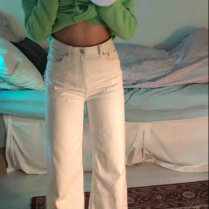  - Nästan helt oanvända jeans från weekday i modellen Ace, sitter riktigt nice! Köpare står frakt eller så kan vi mötas upp i Stocholm🙃🙃🙃🙃