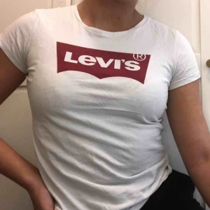  - Från Levis, använd fåtal gånger, köpare står för eventuell frakt