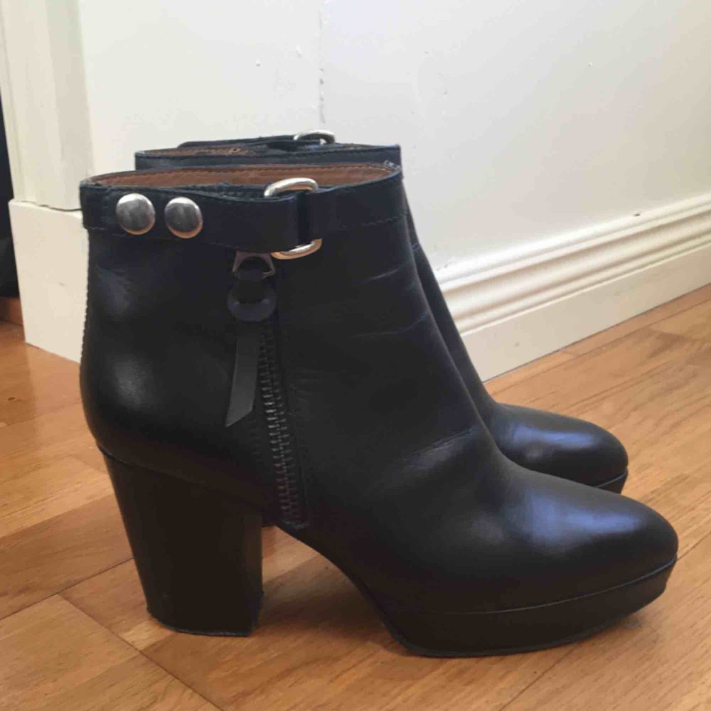 Acne Orbit Ankle Boots i äkta l | Plick Second Hand