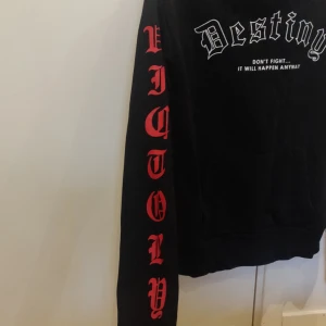  - Snygg och SKÖN hoodie, köpt på Bershka i London! Jättefint skick, och den passar både storlek XS och S ☺️