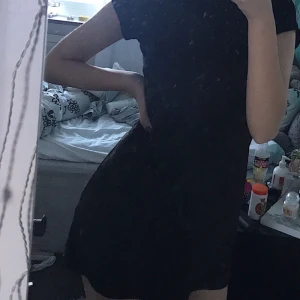  - Sammetsklänning/t-shirt. Frakt ingår i priset