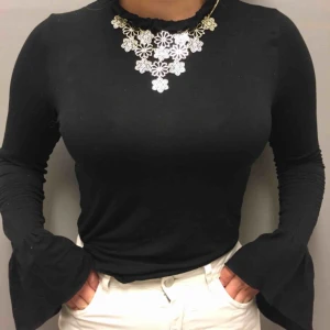  - Knappt använd, frakten kommer på 39kr. Passar small också.