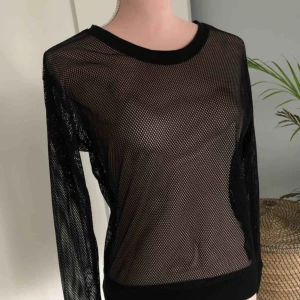  - Supercool fishnet tröja i strl xs/s. Använd en gång. 