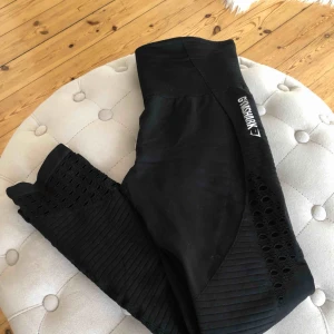  - Köpta på plick men passade inte på mig, därav priset.  Frakt tillkommer ✨