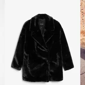 Faux fur black coat från Monki, som ny.