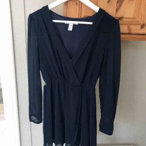  - Fin klänning med knyte i sidan