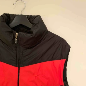  - Fin Vintage Nike Väst , storlek XL men passar mindre storlekar