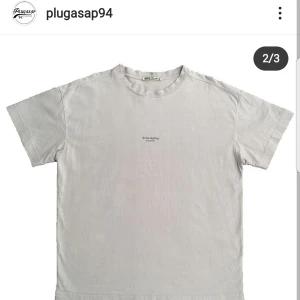 - Acne studios jaxon t-shirt. Köpte från instagram hemsida plugasap94 för 750 kr. Tyvärr hade inte rätt passform för mig. Plugasap94 e en stor instagram retailar som man kan lita på. Storlek M/L (oversized). Tveka inte över att skriva om ni har några frågor.