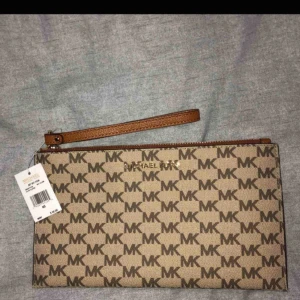  - Mk väska. Finns inget kvitto. Äkta. Köpt i USA  Skickar med spårbar frakt.