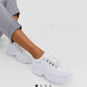  - ALDRIG ANVÄNDA! (Köpte fel storlek)  En snygg look från topp till tå Snörning Fodrad för komfort Hälflik Tjock sula