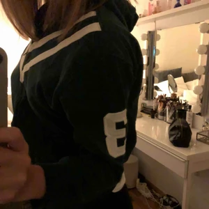  - Snygg vintage kofta från Ralph Lauren, köpt på beyond retro🥰 knappt använd och är i super bra skick! Skulle säga att den passar en XS, köparen står för frakt⚡️ 