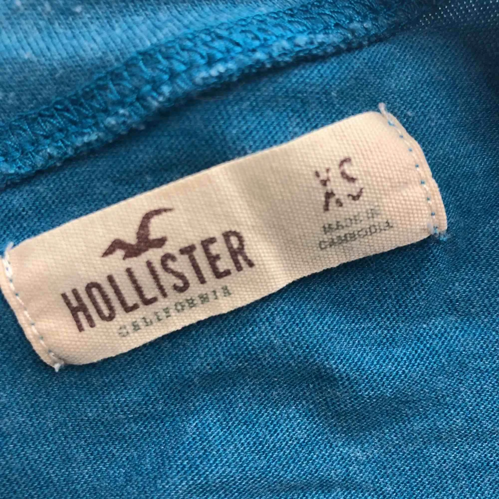 Hollister tröja st xs Tyget har blivit nopprigt men inget man märker av på anstånd   Köparen står för frakten:). Tröjor & Koftor.