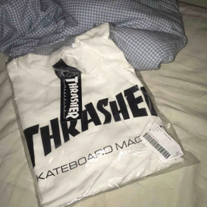  - Thrasher långärmad i storlek S men funkar även på M. 