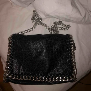  - tiamo väska som inte kommer till användning längre. möts upp i gävle och fraktar. (kund står för frakten) ord pris 499kr!